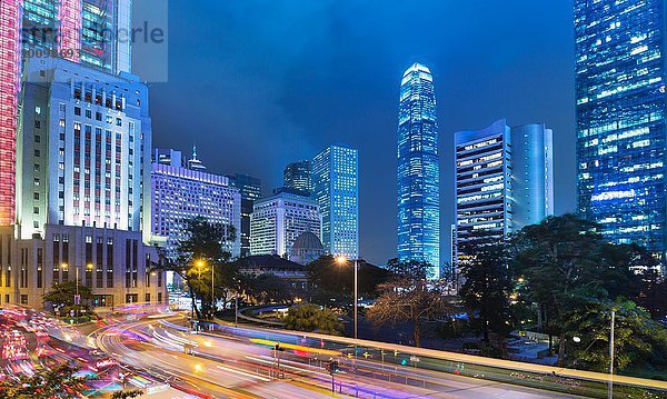 Central Hong Kong Business District  Chater Garden und Skyline mit IFC-Gebäude  Hong Kong  China