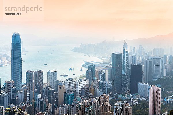 Central Hong Kong Skyline und Victoria Hafen  Hong Kong  China