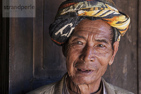 Mann vom Volkstamm der Palaung  Portrait  Taung Ni Village  bei Kalaw  Shan-Staat  Myanmar  Asien