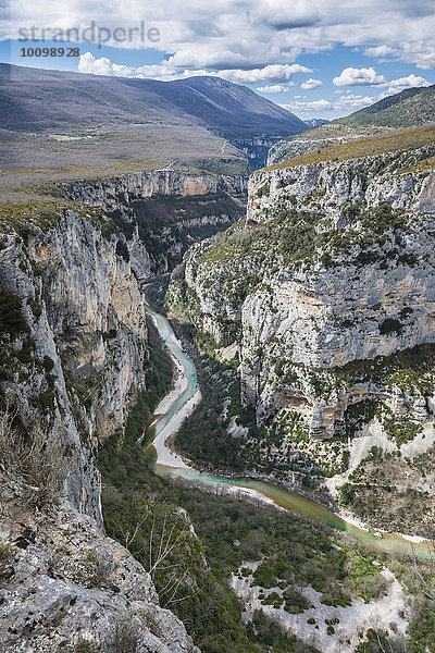 Verdonschlucht  Gorges du Verdon  auch Grand Canyon du Verdon  Aussichtspunkt Tunnels du Fayet  Regionaler Naturpark Verdon  Aiguines  Provence-Alpes-Côte d'Azur  Frankreich  Europa
