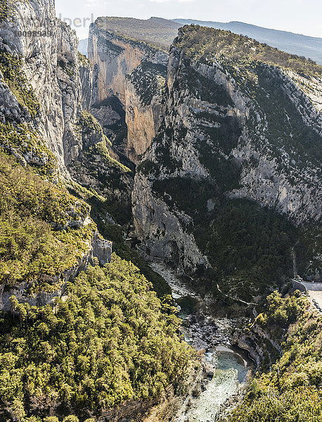 Felseinschnitt Couloir Samson  Aussichtspunkt Point Sublime  Verdonschlucht  Gorges du Verdon  auch Grand Canyon du Verdon  Regionaler Naturpark Verdon  Rougon  Provence-Alpes-Côte d'Azur  Frankreich  Europa