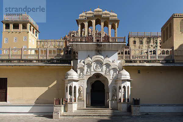Eingang zum Hawa Mahal  Palast der Winde  Jaipur  Rajasthan  Indien  Asien