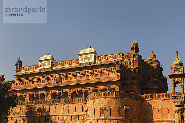 Ost-Fassade  Hauptzugang  Fort Junagarh  Stadtpalast  Bikaner  Rajasthan  Indien  Asien