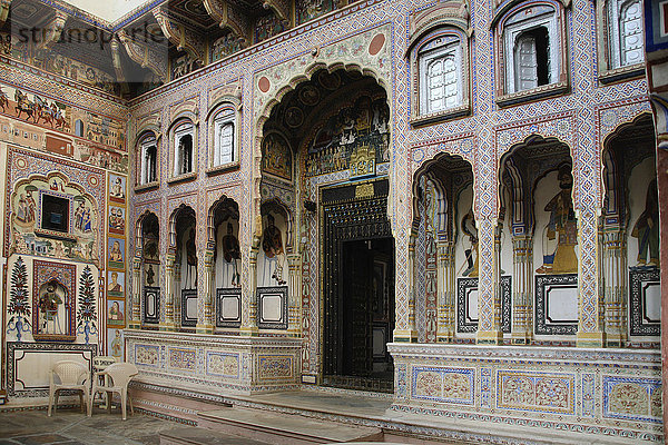 Innenhof  Dr. Ramnath A. Podar Haveli Museum  Nawalgarh  Jhunjhunu District  Rajasthan  Indien  Asien
