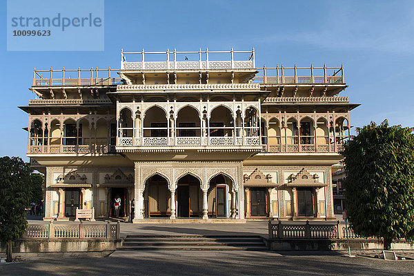 Mubarak Mahal  Eingangspavillon zum Stadtpalast von Jai Singh II.  Chandra Mahal  Jaipur  Rajasthan  Indien  Asien