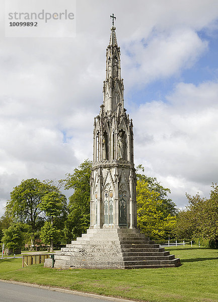 Sledmere Cross  errichtet 1896-8  Architekt Temple Moore  Yorkshire  England  Großbritannien  Europa