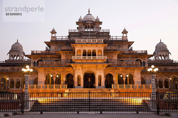 Albert Hall mit Central Museum  Jaipur  Rajasthan  Indien  Asien