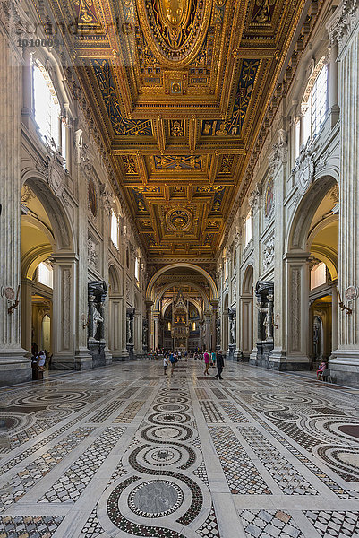 Innenansicht  Päpstliche Erzbasilika San Giovanni in Laterano  auch Lateranbasilika  Rom  Latium  Italien  Europa
