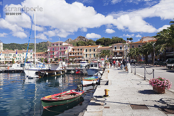 Hafen von Porto Azzurro  Elba  Provinz Livorno  Toskana  Italien  Europa