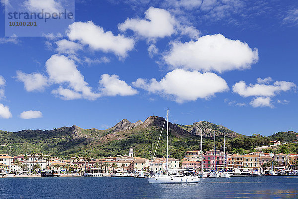 Hafen von Porto Azzurro  Elba  Provinz Livorno  Toskana  Italien  Europa