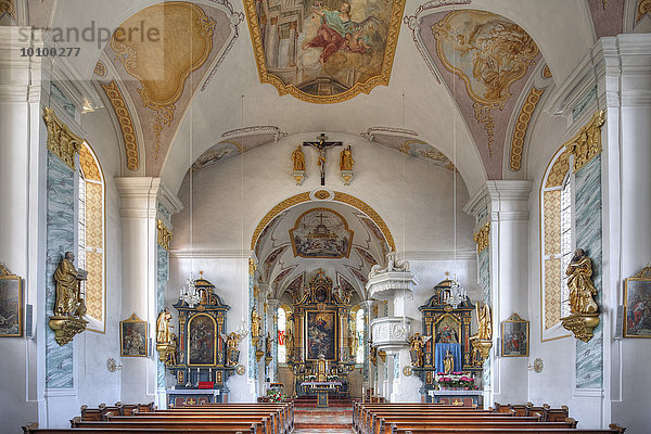 Pfarrkirche Mariä Himmelfahrt  Schnaitsee  Chiemgau  Oberbayern  Bayern  Deutschland  Europa