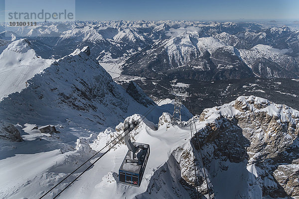 Gondel Tiroler Zugspitzbahn auf die Zugspitze  Wettersteingebirgie  Bayern  Deutschland  Europa