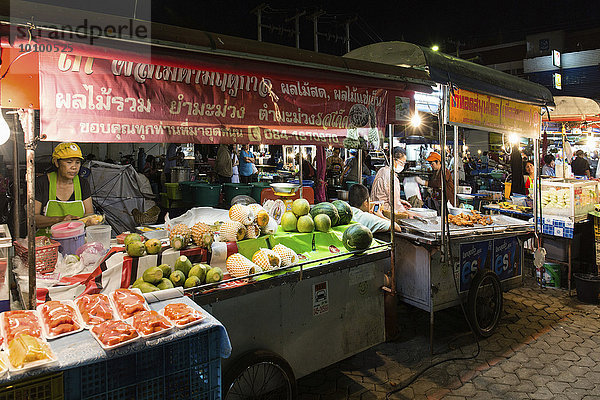 Nachtmarkt  Ubon Ratchathani  Isan  Isaan  Thailand  Asien