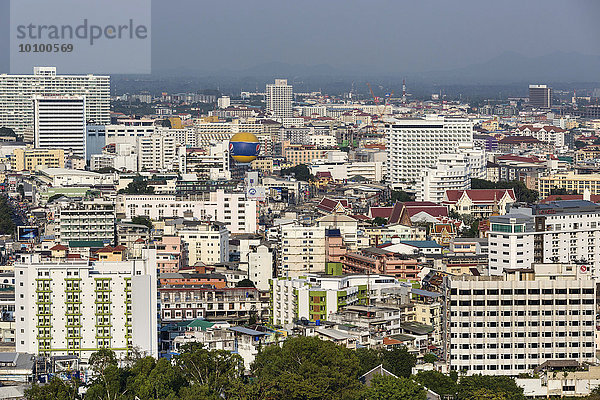 Stadtansicht  Ballon über Ripley's World  Pattaya  Provinz Chon Buri  Thailand  Asien