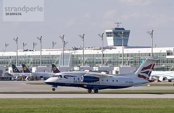 Ein Jet der British Airways Sun-Air vom Typ Dornier Do-328  Registrierungsnummer OY-NCM  landet auf dem Flughafen München  München  Oberbayern  Bayern  Deutschland  Europa