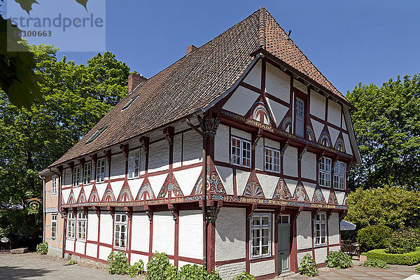 Altes Fachwerkhaus beim Kloster Lüne  Lüneburg  Niedersachsen  Deutschland  Europa
