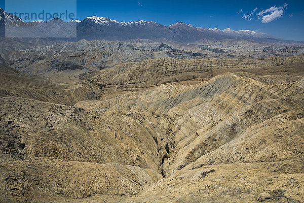 Berge  Felsformationen  Erosionslandschaft je nach mineralischer Zusammensetzung des Bodens in unterschiedlichen Farben  Tangge  Mustang  ehemaliges Königreich Mustang  Himalaya  Nepal  Asien