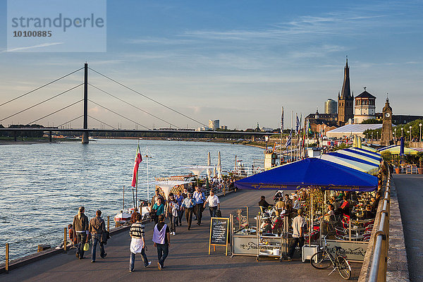 Uferpromenade am Rhein  Düsseldorf  Nordrhein-Westfalen  Deutschland  Europa