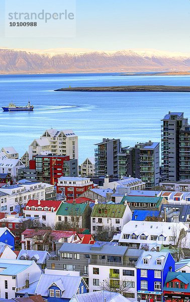 Reykjavik  Bucht Faxaflói und Berg Esja  Island  Europa