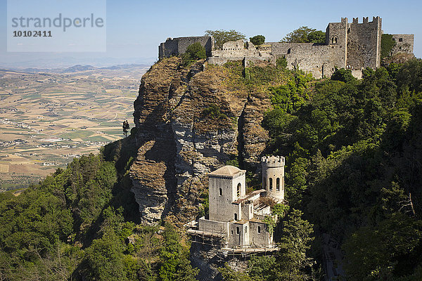 Mittelalterliche Burg am Berghang in Erice  Sizilien.