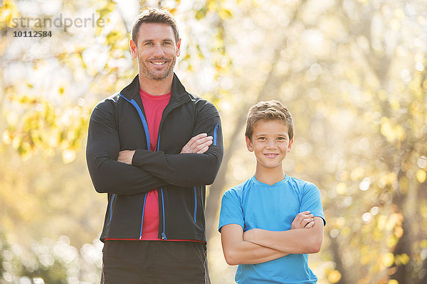 Außenaufnahme überqueren Portrait Menschlicher Vater Sohn Hoffnung freie Natur