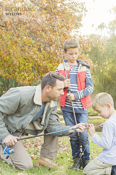 Angel unterrichten Menschlicher Vater Sohn Vorbereitung angeln