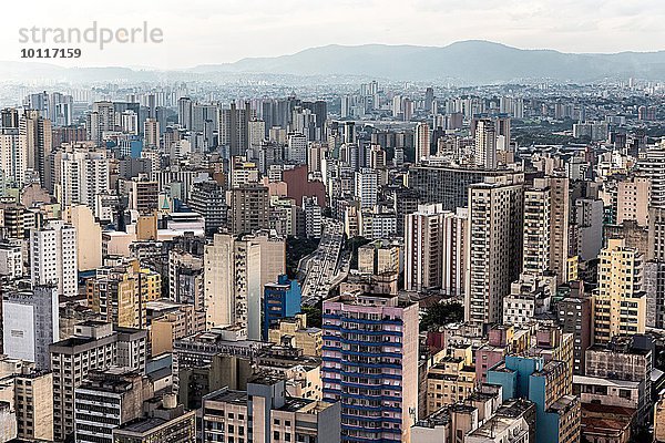 Blick auf überfüllte Wolkenkratzer  Sao Paulo  Brasilien