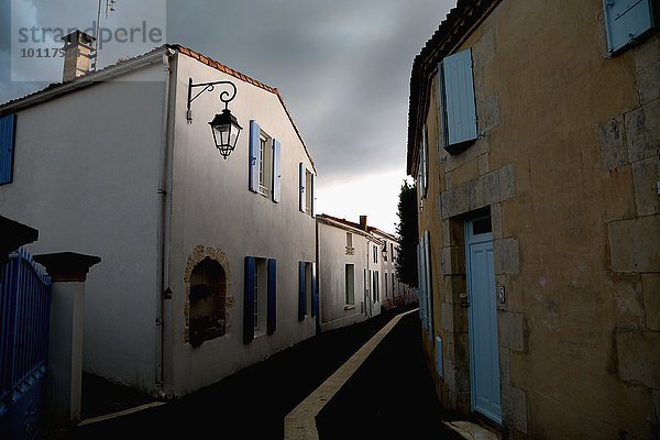 Schmale Straße  Mornac-sur-Seudre  Poitou-Charentes  Frankreich