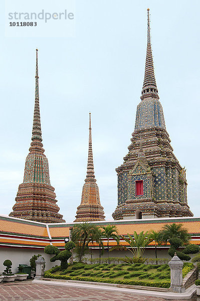 Phra Maha Chedi Si Ratchakan des Wat Pho  Tempel des liegenden Buddha  offizieller Name Wat Phra Chetuphon Vimolmangklararm Rajwaramahaviharn  Phra Nakhon  Bangkok  Thailand  Asien