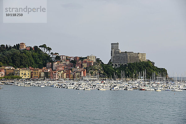 Hafen  Burg  Lerici  Provinz La Spezia  Ligurien  Italien  Europa
