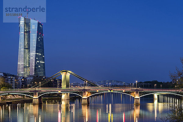 Neue Europäische Zentralbank in der Dämmerung  Frankfurt am Main  Hessen  Deutschland  Europa