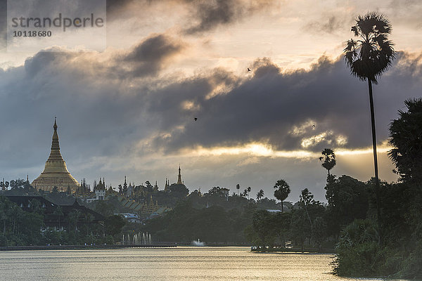 Sonnenuntergang Myanmar Asien Chedi Shwedagon Pagode