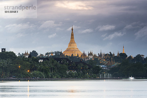 Myanmar Asien Chedi Abenddämmerung Shwedagon Pagode Stupa