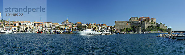 Altstadt mit Hafen von Calvi  Département Haute-Corse  Korsika  Frankreich  Europa