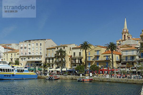 Altstadt mit Hafenpromenade von Calvi  Département Haute-Corse  Korsika  Frankreich  Europa