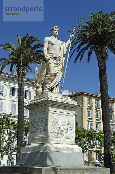 Denkmal für Napoleon Bonaparte am Place Saint Nicolas  Bastia  Département Haute-Corse  Nordküste  Korsika  Frankreich  Europa