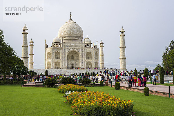 Taj Mahal nach einem Monsunregen  Agra  Uttar Pradesh  Indien  Asien