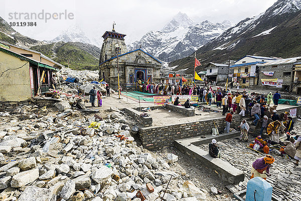 Die kleine Stadt am Kedarnath-Tempel wurde 2013 völlig vom Hochwasser des Mandakini zerstört  es bestehen nur noch Ruinen  Kedarnath  Uttarakhand  Indien  Asien