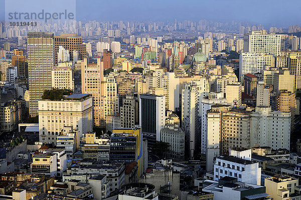 Großstadtlandschaft mit Hochhäusern  Sao Paulo  Brasilien  Südamerika