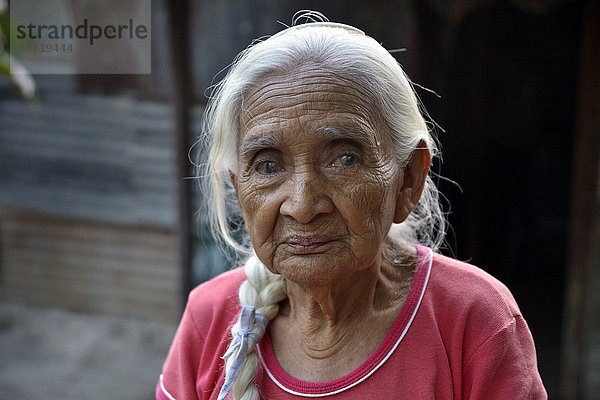 Alte Frau  ca. 90 Jahre  Armensiedlung Colonia Monsenor Romero  Distrito Itália  San Salvador  El Salvador  Nordamerika