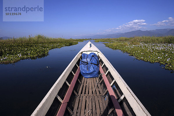 Bootsfahrt auf dem Inle-See  links und rechts schwimmende Gärten  Inle-See  Shan-Staat  Myanmar  Asien