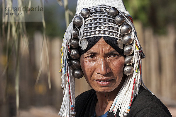 Portrait Frau Kopfschmuck Myanmar typisch Asien alt Shan Staat Volksstamm Stamm