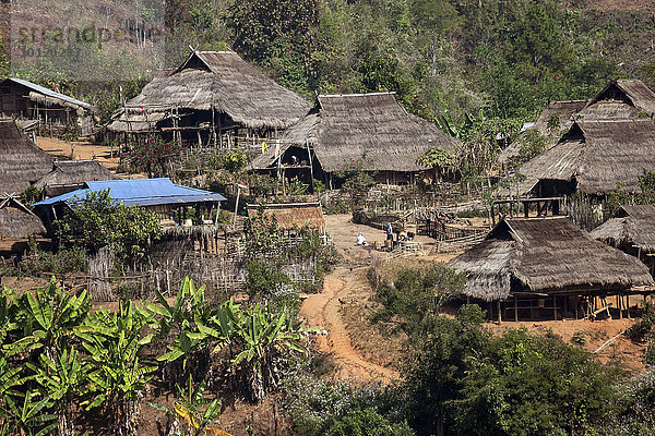 Hütte Berg Dorf Reetdach Myanmar typisch Asien Volksstamm Stamm