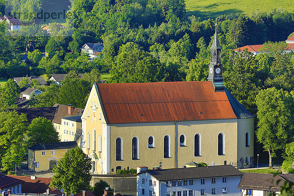 Heilige Dreifaltigkeit  Ausblick vom Kalvarienberg  Bad Tölz  Oberbayern  Bayern  Deutschland  Europa