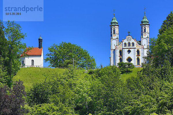 Heilig-Kreuz-Kirche mit Leonhardskapelle  Kalvarienberg  Bad Tölz  Oberbayern  Bayern  Deutschland  Europa