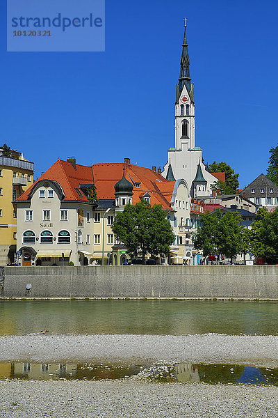 Stadtansicht von der Isar aus  Bad Tölz  Oberbayern  Bayern  Deutschland  Europa