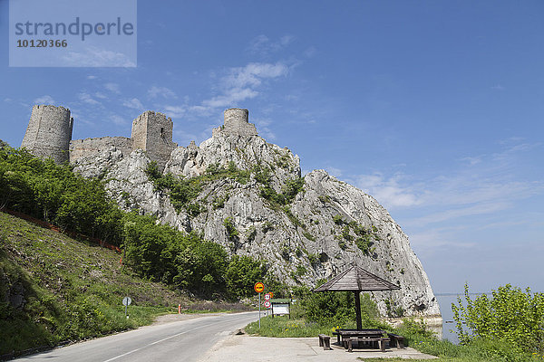 Burgruine von Golubac an der Donau  Golubac  Serbien  Europa