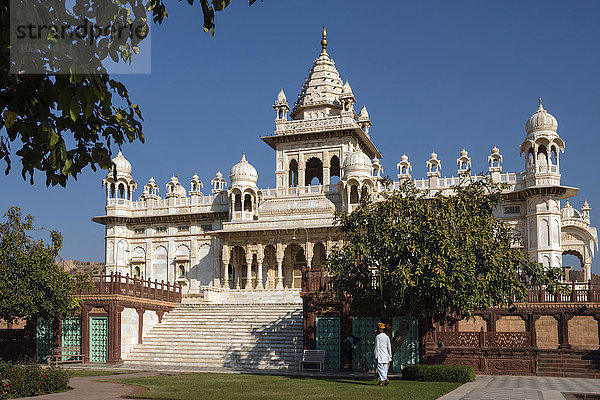 Jaswant Thada Mausoleum  weißes Marmordenkmal von Maharaja Jaswant Singh  Kenotaph  Jodhpur  Rajasthan  Indien  Asien