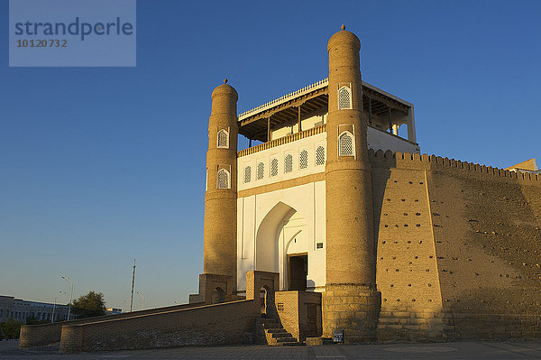 Eingang zur Zitadelle Ark  Buchara  Usbekistan  Asien