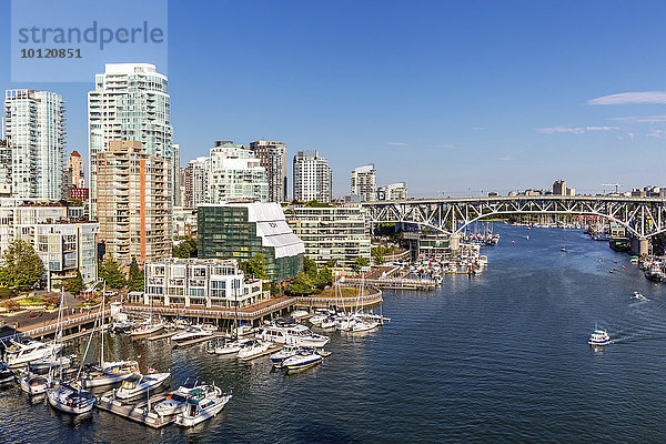 Skyline mit der Granville Street Bridge hinten  Vancouver  Provinz British Columbia  Kanada  Nordamerika